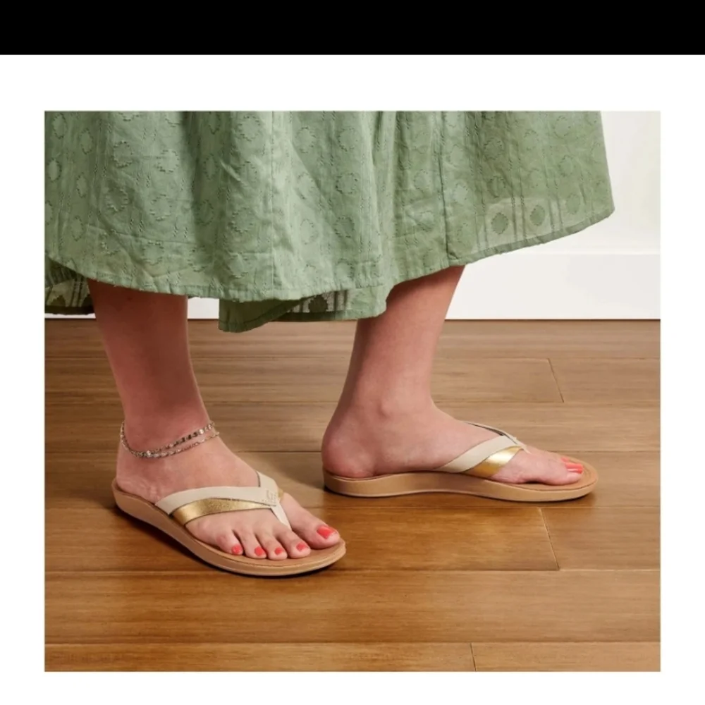 Olukai Kaekae Gold and Cream Sandals Flip Flops - Picture 1 of 6